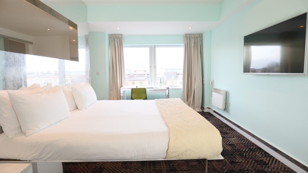 Penthouse room with spacious bathroom at Citrus Hotel Cheltenham