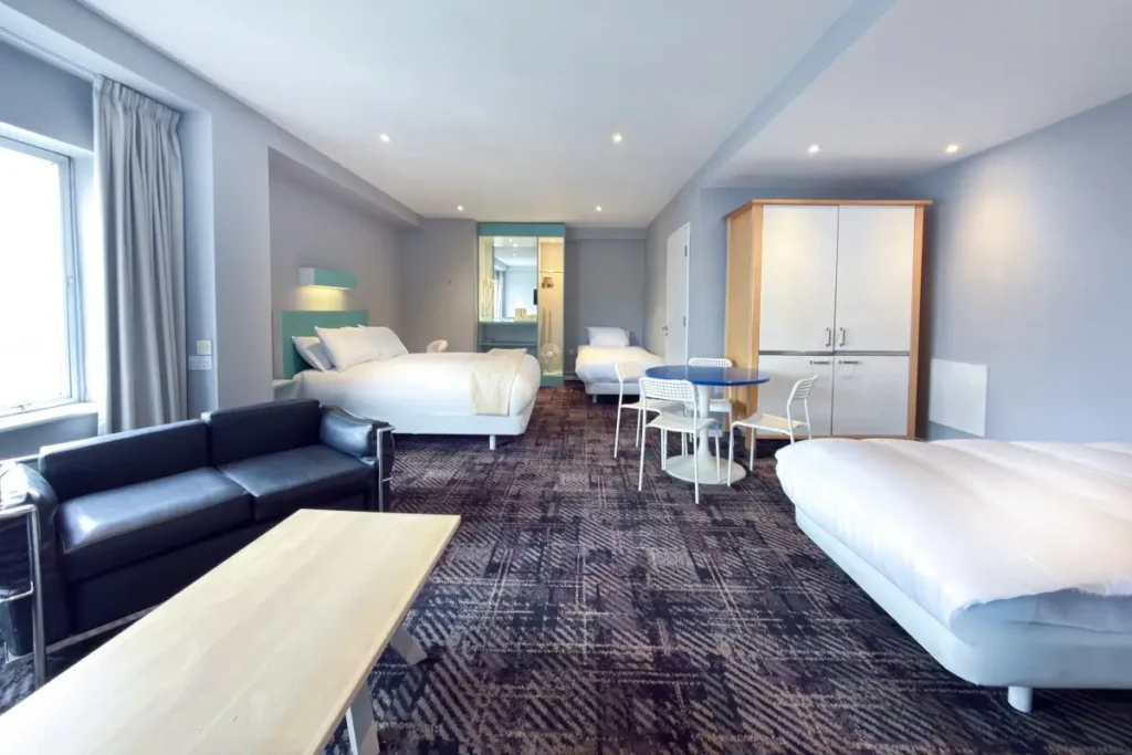 Family Room (3)